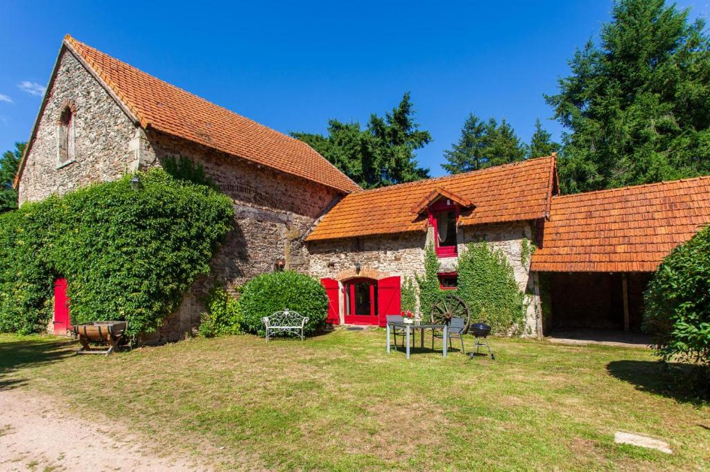 Maisons de vacances \ La Pissoire, 71200 Saint-Sernin-du-Bois