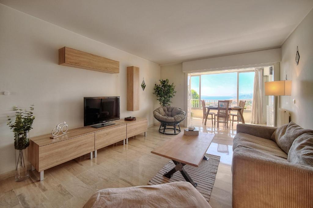 Metro Lapa House with sunny balcony and A/C