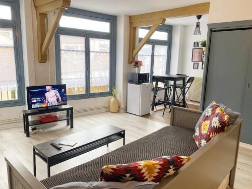 015 CHIC & COSY STUDIO 41m2 HYPERCENTRE WIFI SMART TV NETFLIX Saint-Étienne france