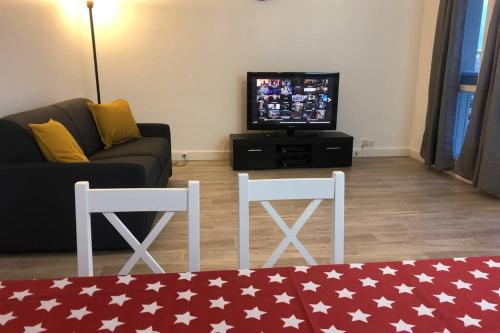 Appartement 02 Bedrooms-Paris-Disneyland-WiFi- Parking-RER A 9 Place Georges Pompidou Noisy-le-Grand