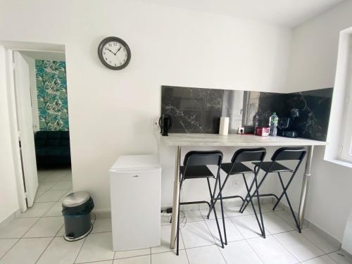 Appartement 023 CHIC & COSY F1 23m2 HYPERCENTRE JARDIN WIFI SMART TV NETFLIX Rue Royet 62 Saint-Étienne