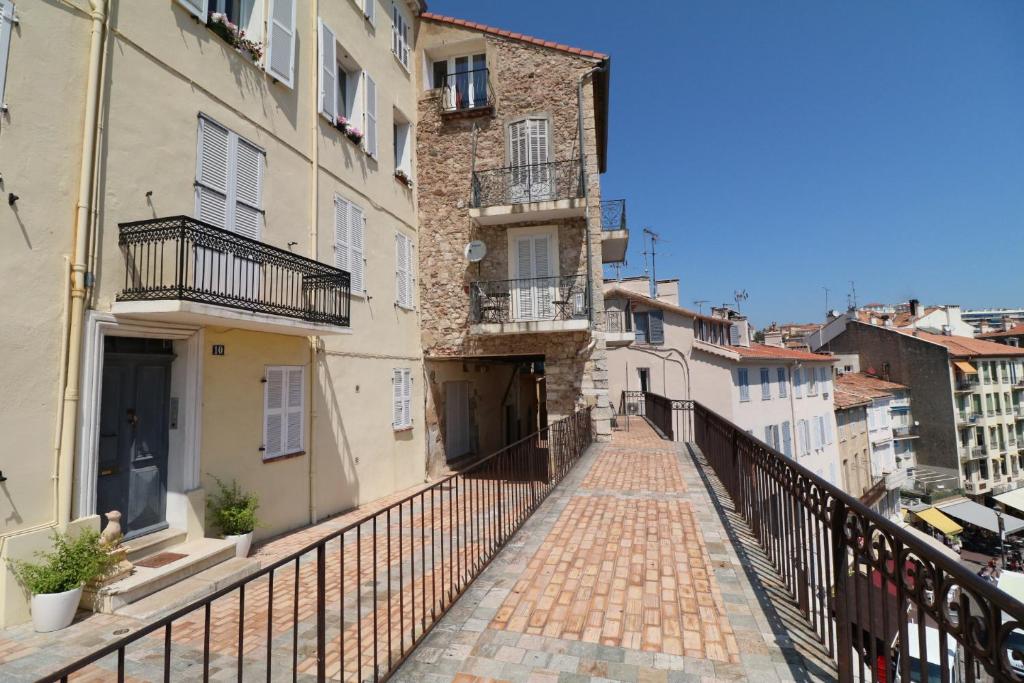 Appartement 1 bedroom Suquet, 6 min from the Palais, balcony city & port view 220 11 1ère Rue du Barri, 06400 Cannes