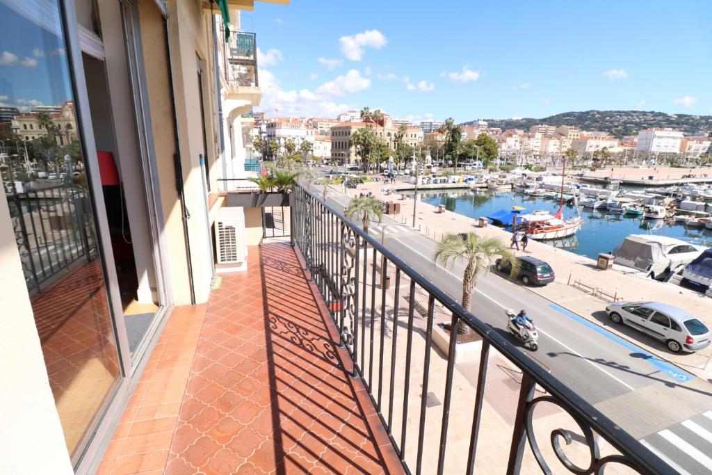 Appartement 1 bedroom with direct view to the Old Port 267 2 12 Quai Saint-Pierre, 06400 Cannes