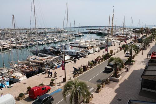 1 bedroom with direct view to the Old Port 267 Cannes france