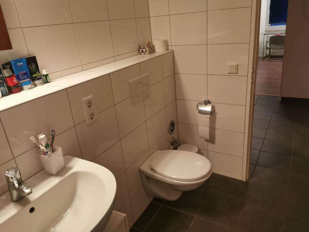 Séjour chez l'habitant 1 KLEINES ZIMMER MIT 1 BETT 3 Klagenfurter Straße, 41063 Mönchengladbach