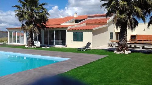 10 bedrooms villa with private pool enclosed garden and wifi at Palmela Palmela portugal