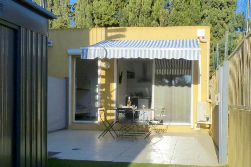 Appartement 100 M de la plage en rdc 1226 Route de Bandol Sanary-sur-Mer