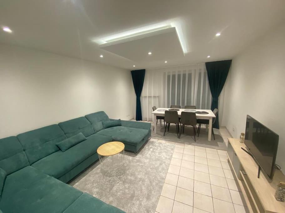 Appartement 100m2 3chambres 5km du Carnaval de Bâle Free Wifi 12 Rue Lavoisier, 68330 Huningue