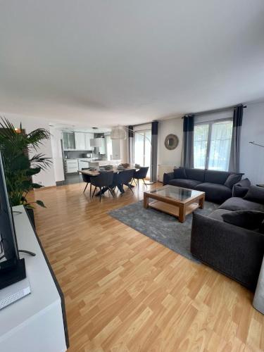 Appartement 100m2 // ideal Family/Friends // 5min Disney/Val DEurope 48 Rue Emile Cloud Serris