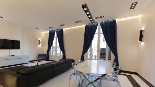 Appartement 110 m2 golden square, renovated, 20metres croisette, parking private 9 Rue Mace Cannes