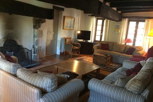 Maison de vacances 12th-century country home perfect for large groups & family get-togethers! Le relais Le bourg Pillac
