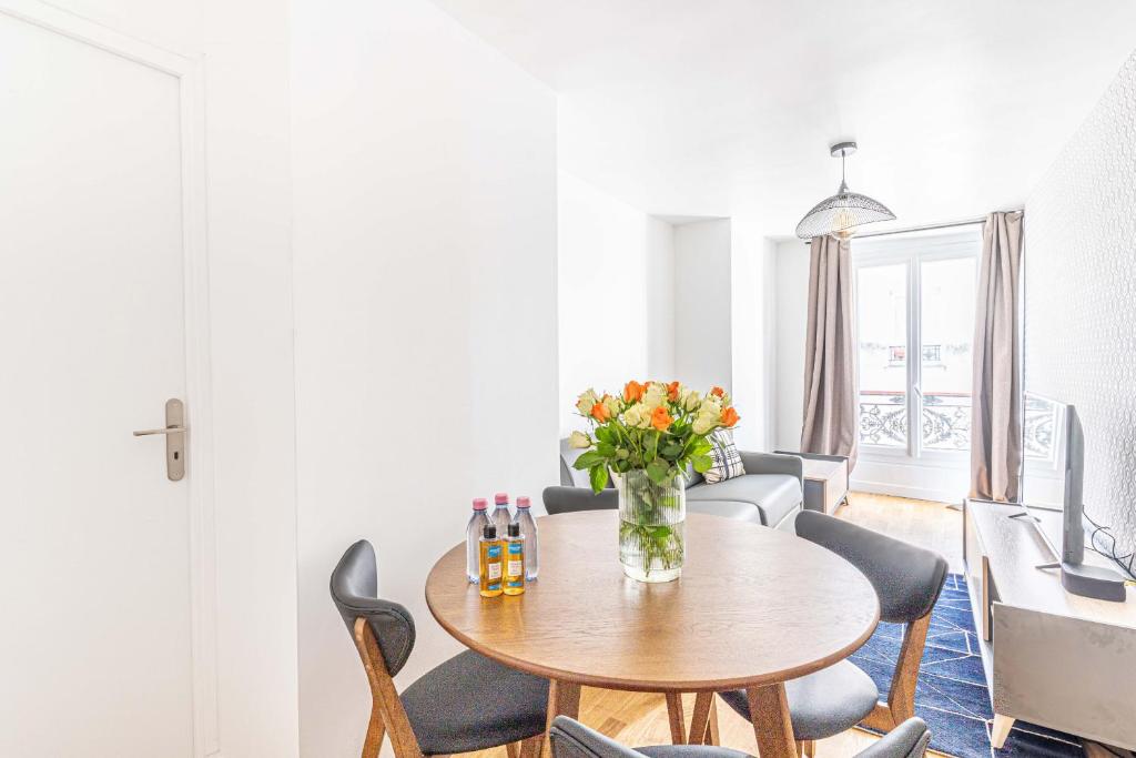 Appartement 142 - Urban Pretty Flat in Montorgueil Rue du Faubourg Saint-Denis, 82, 75010 Paris