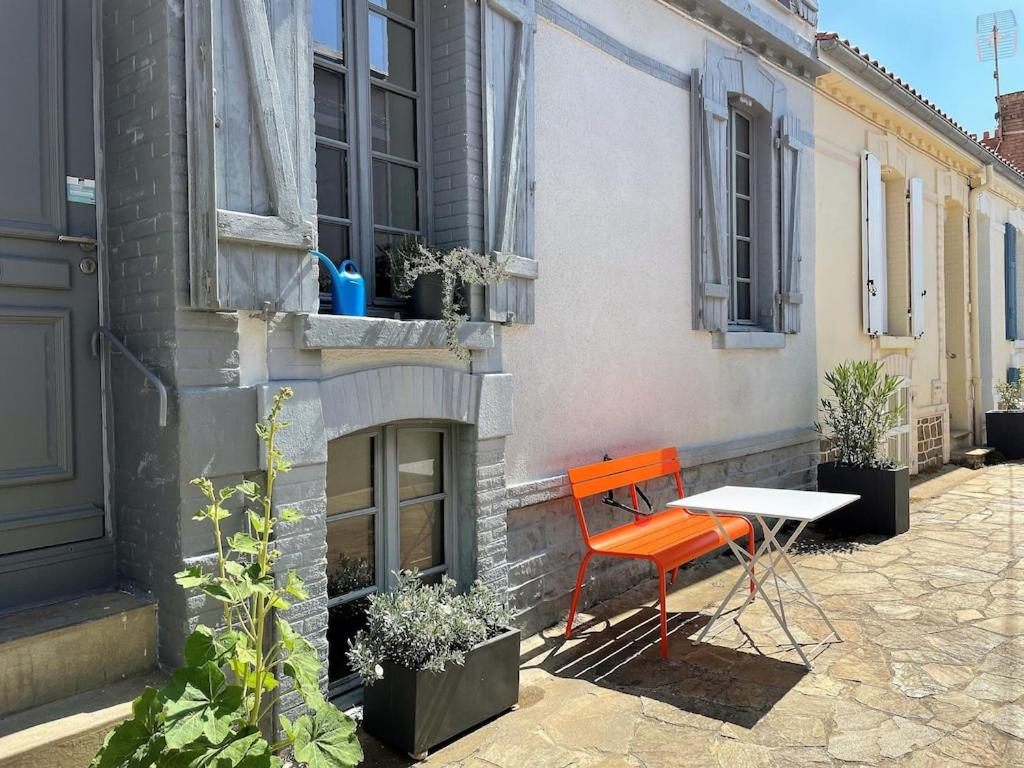 Maison de vacances 150 m de la grande plage-Quartier Arago-Charmante maison 5 pièces 5 Rue du Fort, 85100 Les Sables dʼOlonne