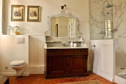 1560- Domaine Des Cinq Jardins- A Magical and Authentic Mansion Fuveau france