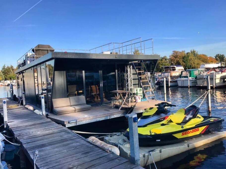 Bateau-hôtel 160 qm2 Luxus Hausboot Mabelle Joyeuse in Berlin 5 Dahmestraße, 12527 Berlin