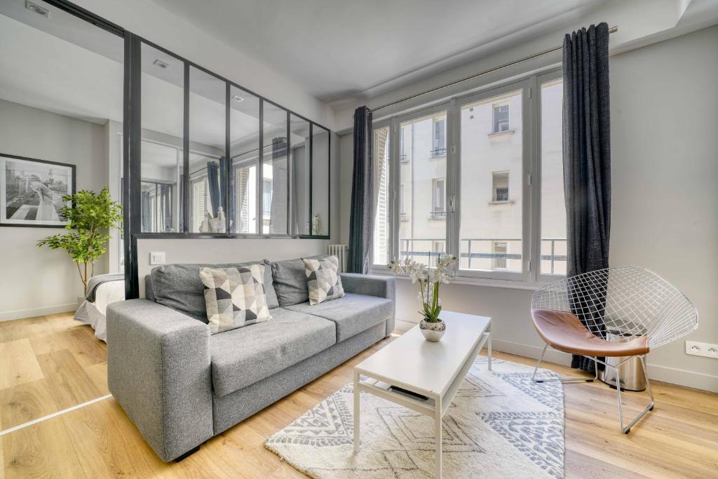 Appartement 1628 - Champs Elysées - Amazing loft 32 Avenue Matignon, 75008 Paris