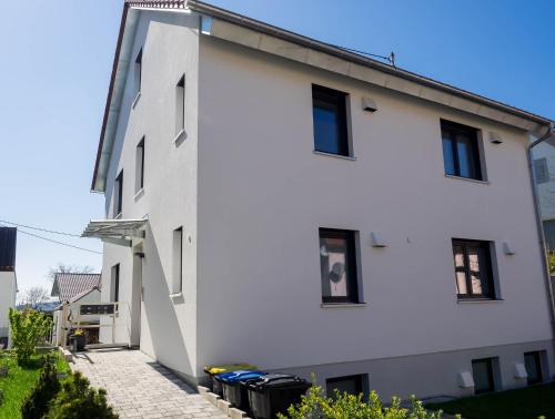 16Lilien Apartmentwohnung Gartenblick Waiblingen allemagne