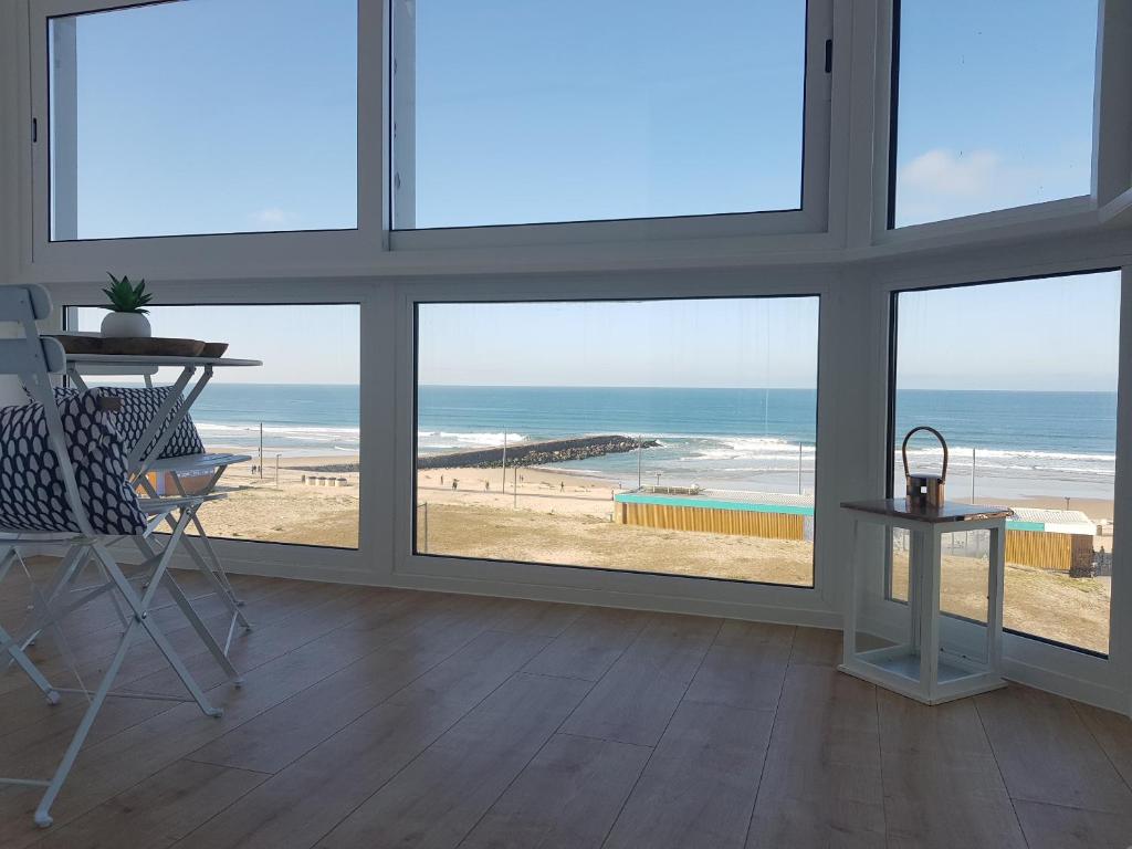 Appartement 180 Ocean Views 3 Avenida General Humberto Delgado 5ºB, 2825-314 Costa da Caparica