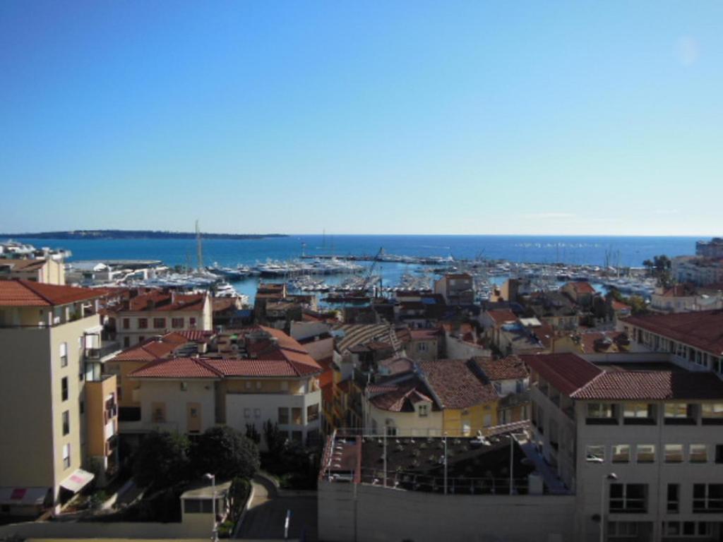 Appartements 2, 3 and 4 bedroom sea view Forville Apartments 5 mins from the Palais 14 rue Louis Blanc, 06400 Cannes