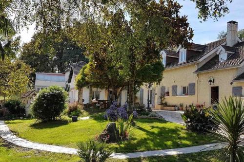 2 bedroom apartment with private terrasse and view Parbayse france