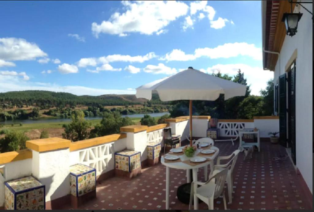 Appartement 2 bedrooms appartement at Praia do Ribatejo 200 m away from the beach with lake view enclosed garden and wifi Rua Comendador Manuel Vieira da Cruz 140, 2240-209 Praia do Ribatejo