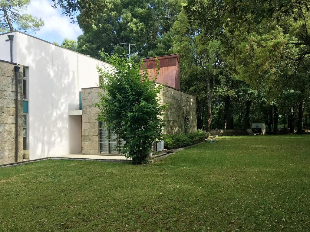 Maison de vacances 2 bedrooms house with furnished garden and wifi at Guilhabreu 6 km away from the beach R. das Lavadeiras 6, 4485-246 Guilhabreu