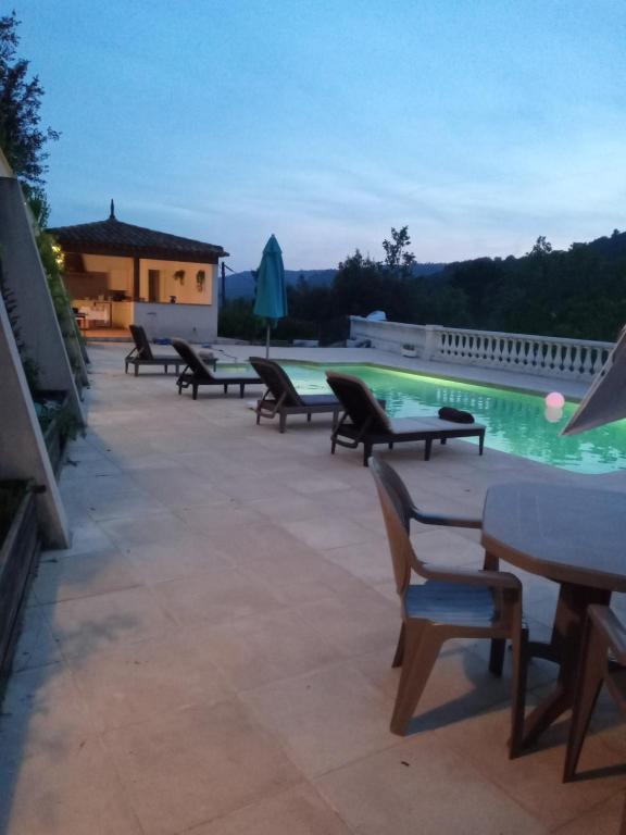 Villa 2 logements pour 10 personnes +piscine luxe 384 Ancien Chemin de Draguignan, 06530 Le Tignet