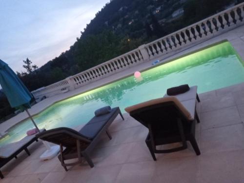 2 logements pour 10 personnes +piscine luxe Le Tignet france