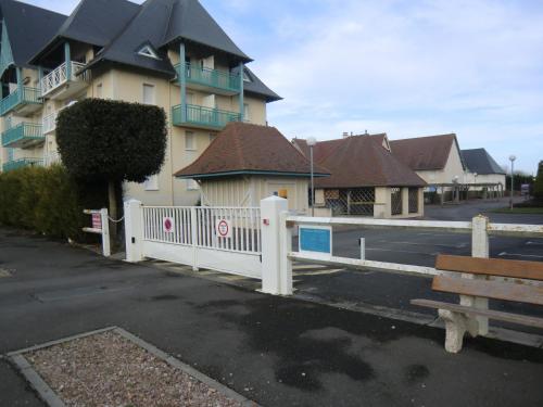 2 pièces 150 de la Mer, Calme,ensoleillé avec Parking Cabourg france