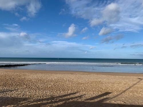 2 Pieces acces Mer et Thalasso Cabourg france