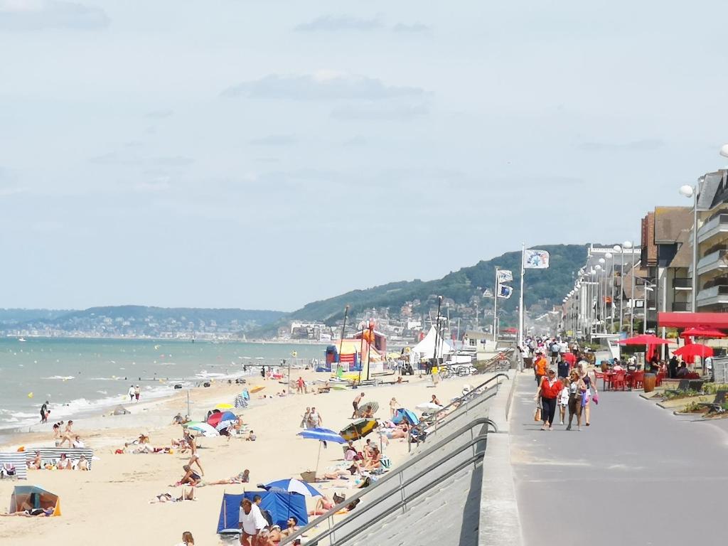 Appartement 2 pièces Front de Mer ensoleillé et calme accès direct plage 33 Boulevard des Diablotins Residence Front de mer bâtiment 8 app 12, 14390 Cabourg