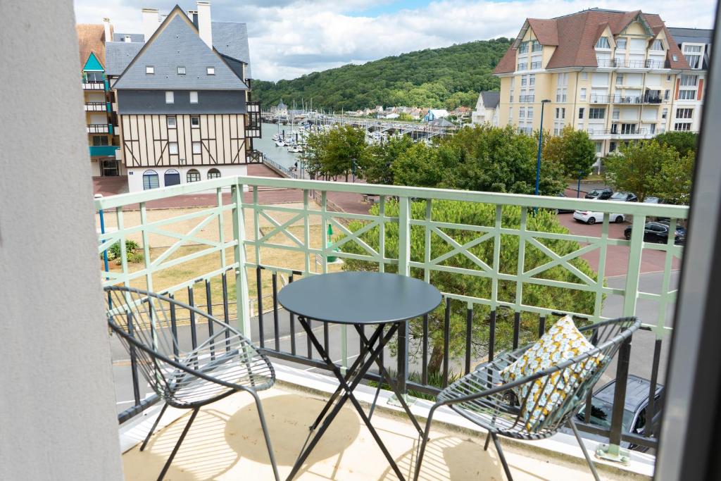 Appartement 2 pièces Port Cabourg - 2 à 4 personnes - 34 m2 - Balcon - Vue Port - Nouveau sur Booking ! Les Marines 1 Avenue du Commandant Charcot, 14160 Dives-sur-Mer