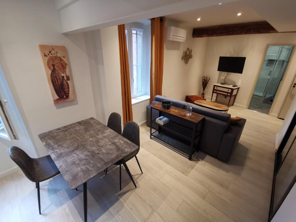 Appartement 2 pièces Vieux-Nice N 1er étage droite 3 Rue Saint-Suaire, 06300 Nice