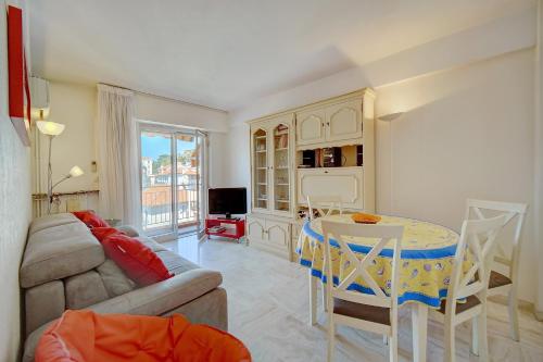 2 room center very comfortable wi fi Cannes france