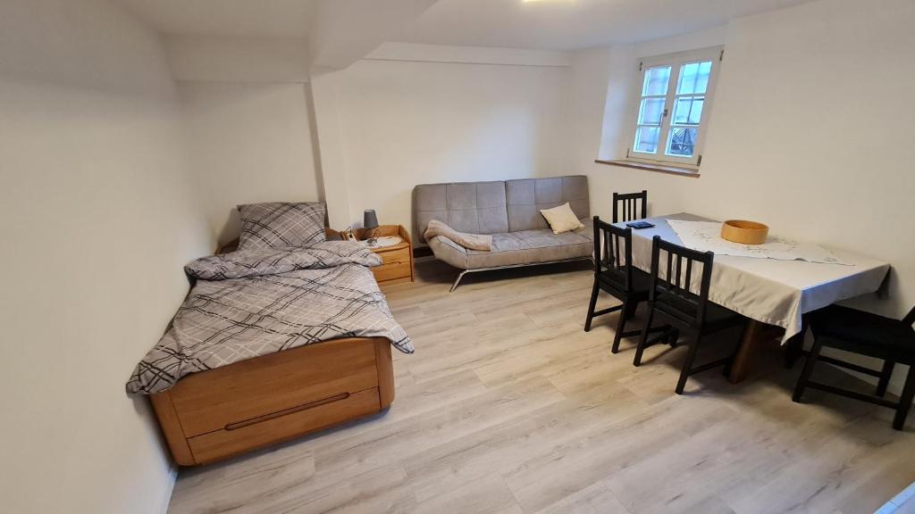 Appartement 2-Zi EG Whng Küche 3 Betten Schlafcouch Smart-TV 2/1 Ramsbach, 74523 Schwäbisch Hall