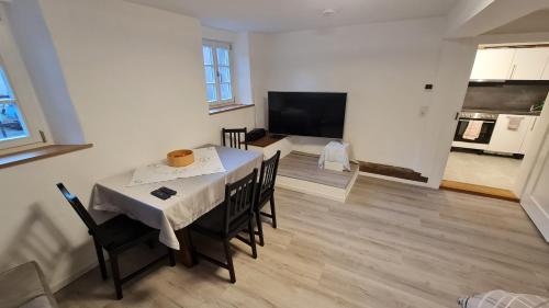 Appartement 2-Zi EG Whng Küche 3 Betten Schlafcouch Smart-TV 2/1 Ramsbach Schwäbisch Hall