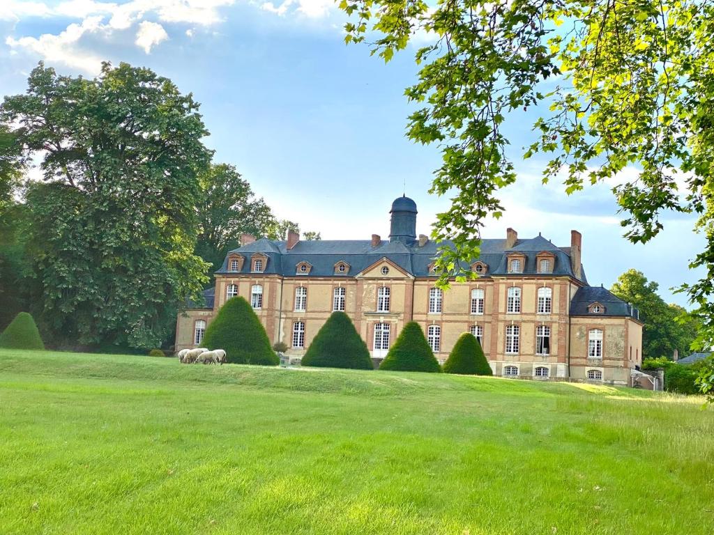 Maison d'hôtes 24 HEURES DU MANS - Chambres d'hôtes de luxe - Château de Lauresse pour 5 jours minimum 150 Route de Connerre, 72450 Lombron