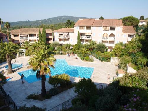 2P Terrasse vue piscine et jardin tropical La Croix Valmer La Croix-Valmer france