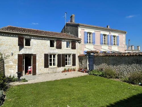 3 Bed Gite with private pool & garden in Nantille Nantillé france