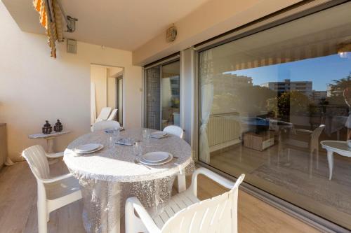 Appartement 3 bedroom apartment of 90m2 with a spacious terrasse and a parking spot ! 431 avenue Jules Grec Résidence \ Antibes