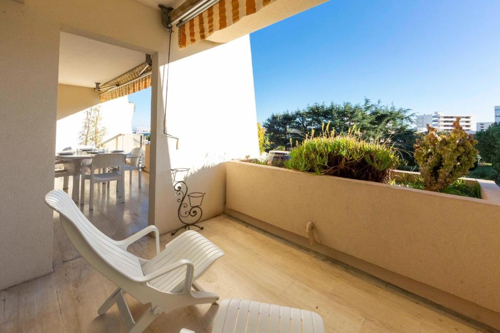 Appartement 3 bedroom apartment of 90m2 with a spacious terrasse and a parking spot ! 431 avenue Jules Grec Résidence \, 06600 Antibes