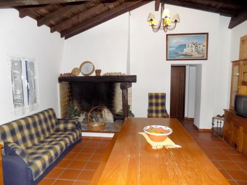 3 bedrooms house with shared pool enclosed garden and wifi at Pataias Pataias portugal