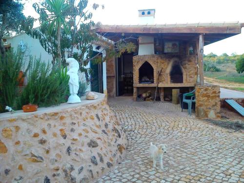 Villa 3 bedrooms villa with private pool enclosed garden and wifi at Luz 1 km away from the beach Sitio dos Matos Brancos Luz