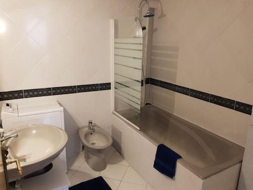 Appartement 3 chambres Grand jardin avec piscine à 1 km de la mer Solaro Solaro