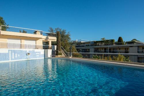 3 pièces vue mer et piscine quartier Parc Impérial Nice france