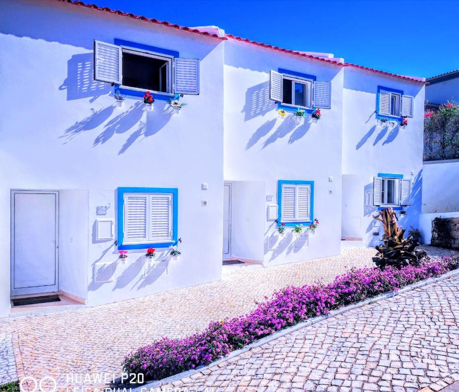 Maison de vacances 3 Villas - Praia da Falesia Rua dos Portugueses Lote 2116, Casa 31, 33 e 35, 8200-272 Albufeira