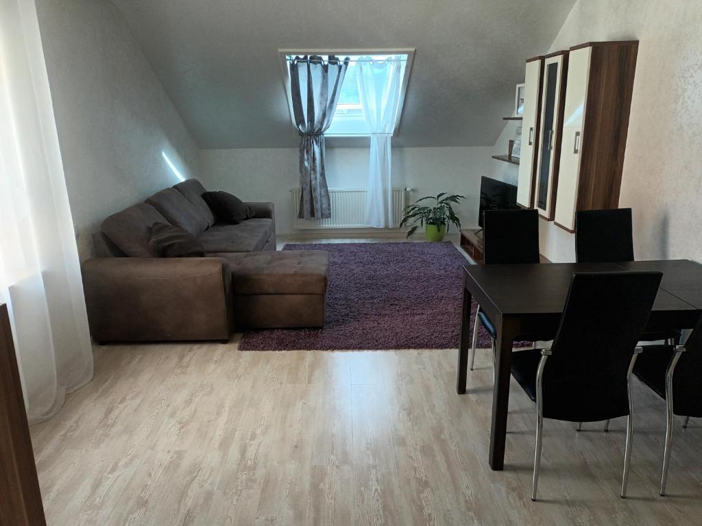 Appartement 3 Zimmerwohnung optimal für Monteure 3 Neckartenzlinger Straße, 72766 Reutlingen