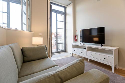 31 Janeiro 157 - Delightful 1BR Flat w/ AC & Balcony by LovelyStay Porto portugal