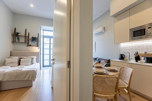 31 Janeiro 157 - Stylish 1BR w/ AC & Balcony by LovelyStay Porto portugal