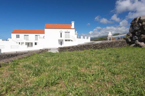 B&B / Chambre d'hôtes 35th Atlantic View Rua Padre José Silveira de Ávila 35 Lajes do Pico